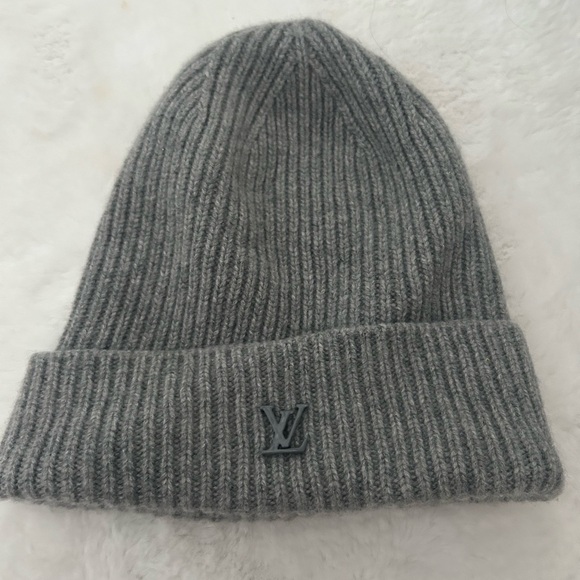 AUTHENTIC LOUIS VUITTON LV Ahead Beanie 100% cashmere🩶 - Picture 5 of 9